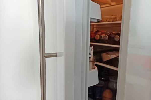 Voller Kühlschrank
