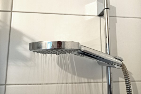 Effektiv Energie sparen beim Duschen